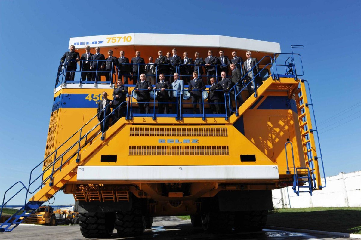 Карьерный самосвал БЕЛАЗ-75710