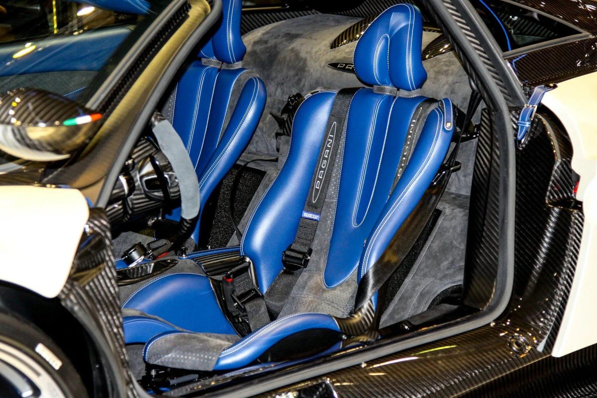 Pagani Huayra BC салон