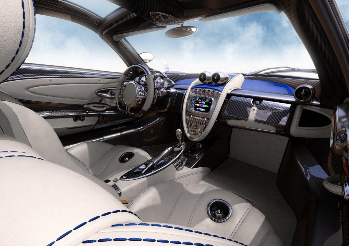 Pagani Huayra 2022 салон