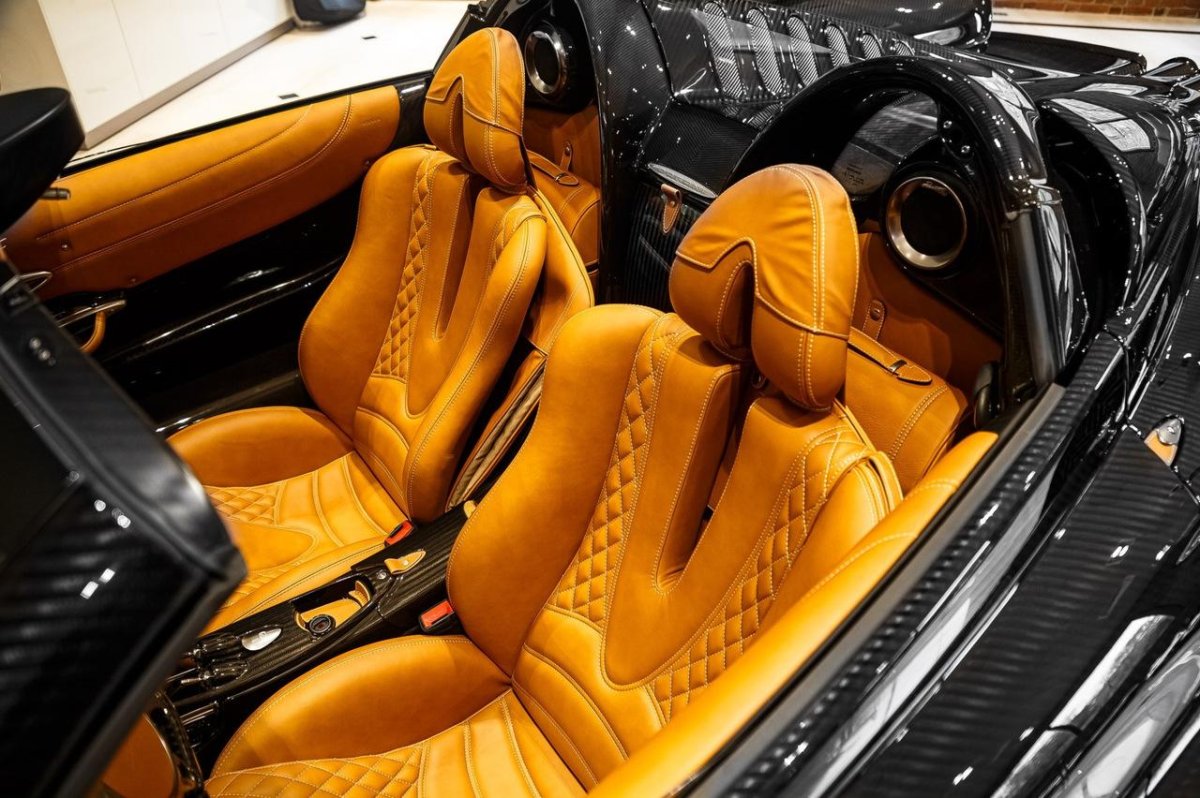 Pagani Huayra Interior
