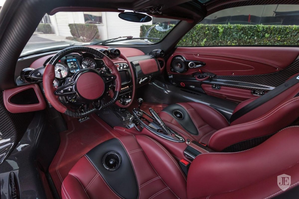 Pagani Zonda 2022 салон