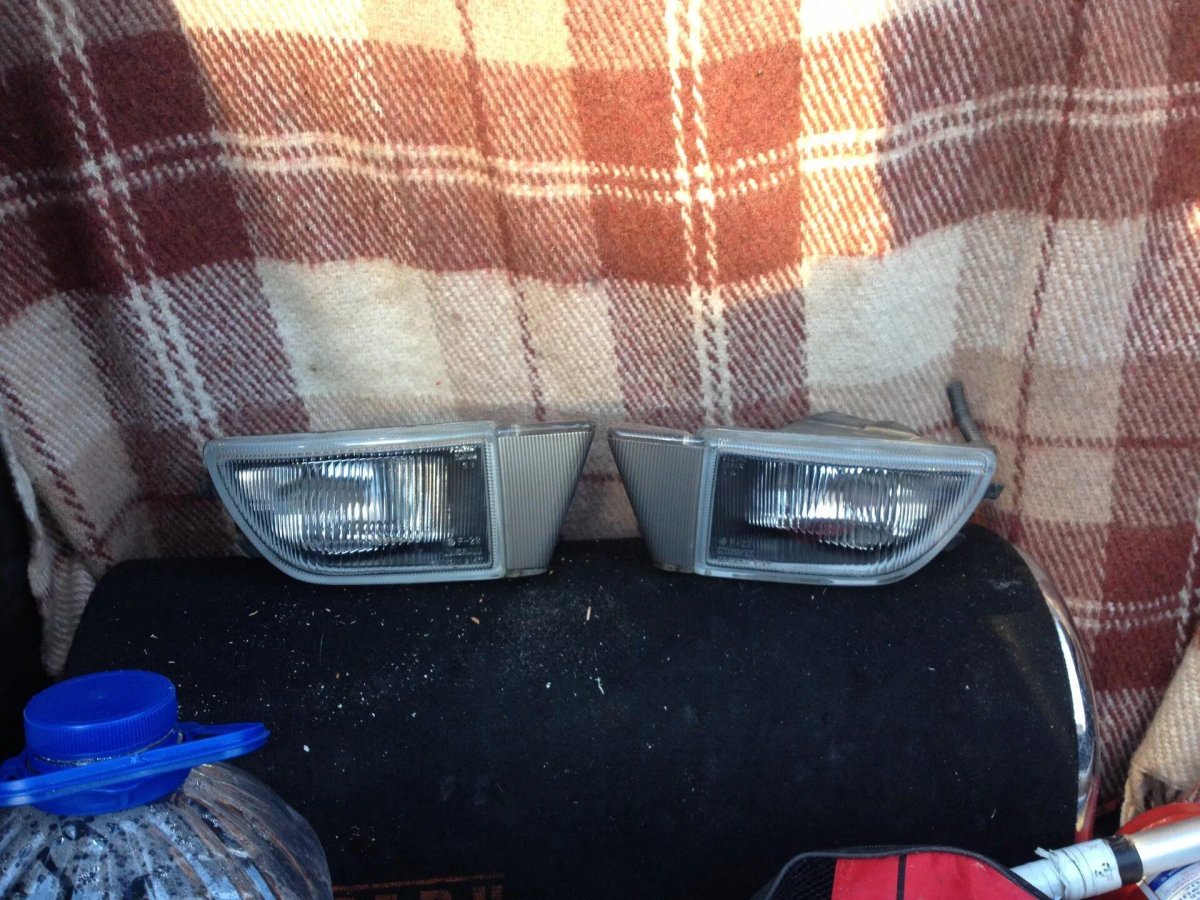 Противотуманные фары Ниссан Цефиро а32