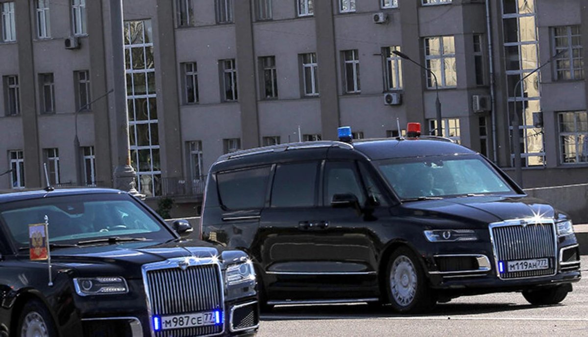 Кортеж Путина Аурус