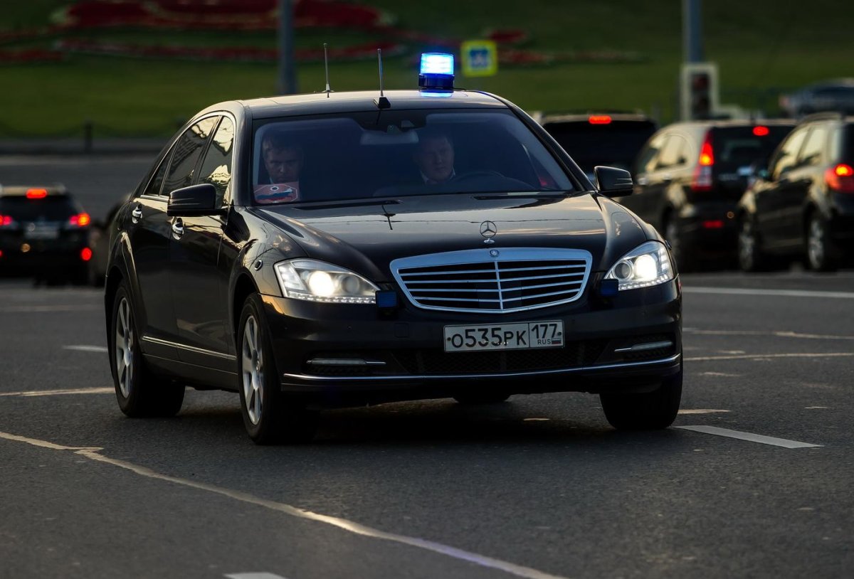 Мерседес 600 с охраной АМР