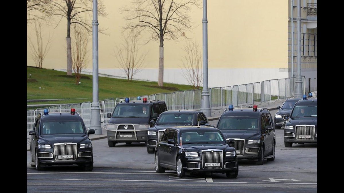 Кортеж Путина Аурус