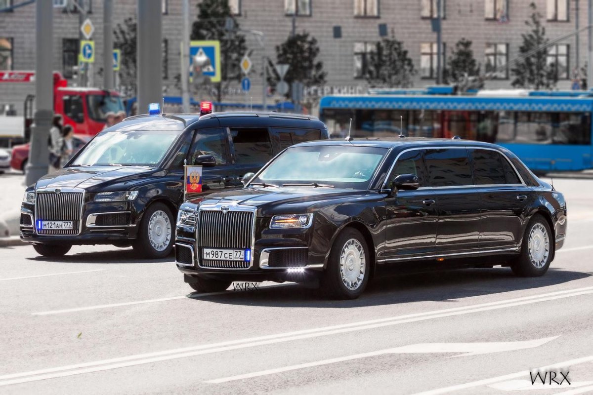 Кортеж Путина Аурус