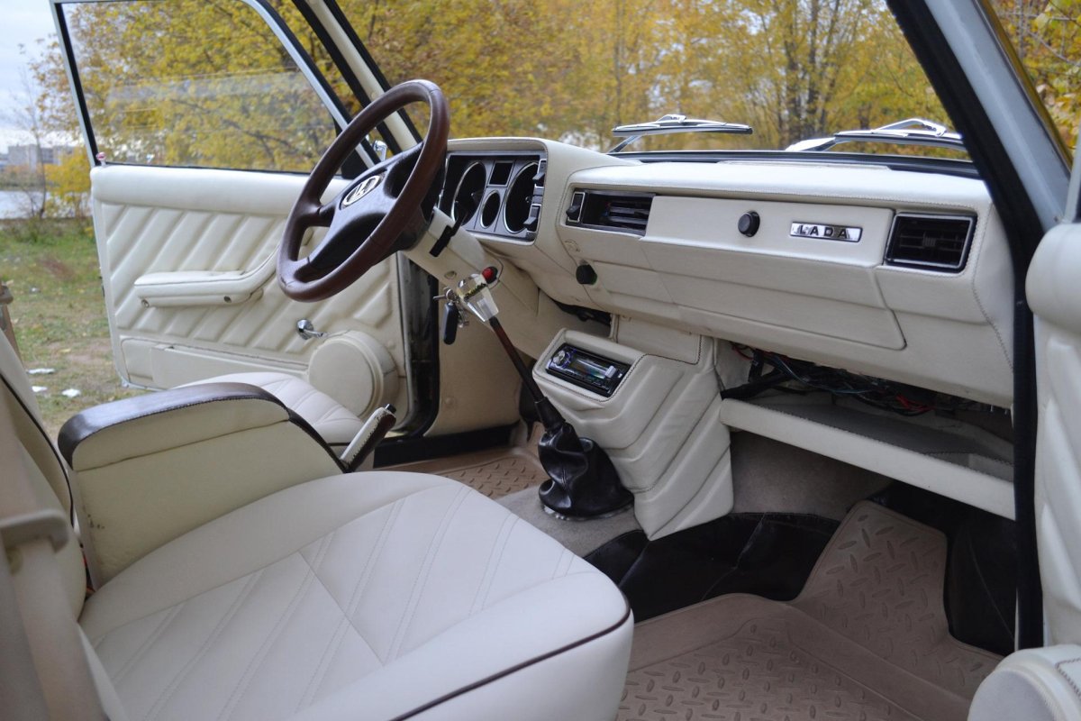 Белый салон ВАЗ 2105