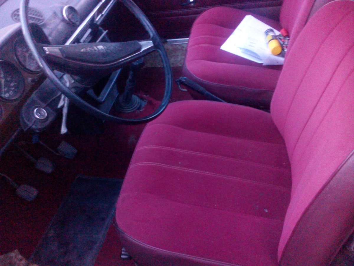 ВАЗ 2106 красный салон велюр