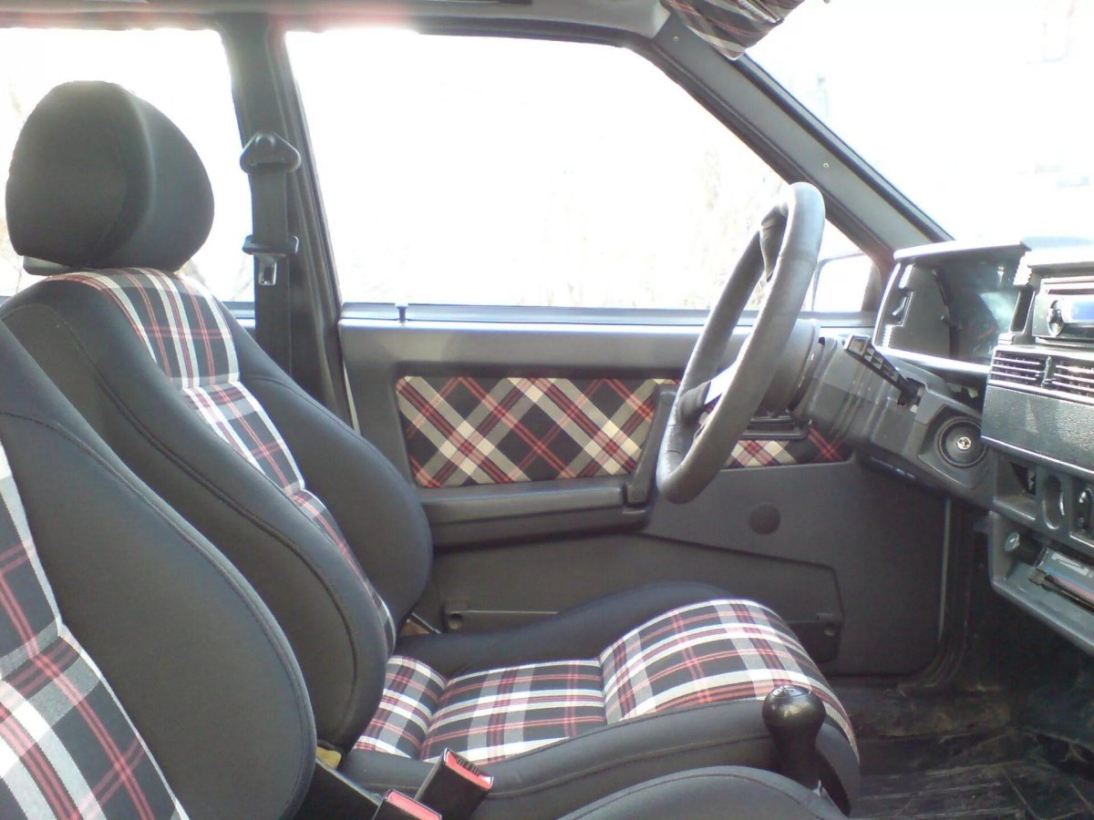 ВАЗ 2107 салон в клетку