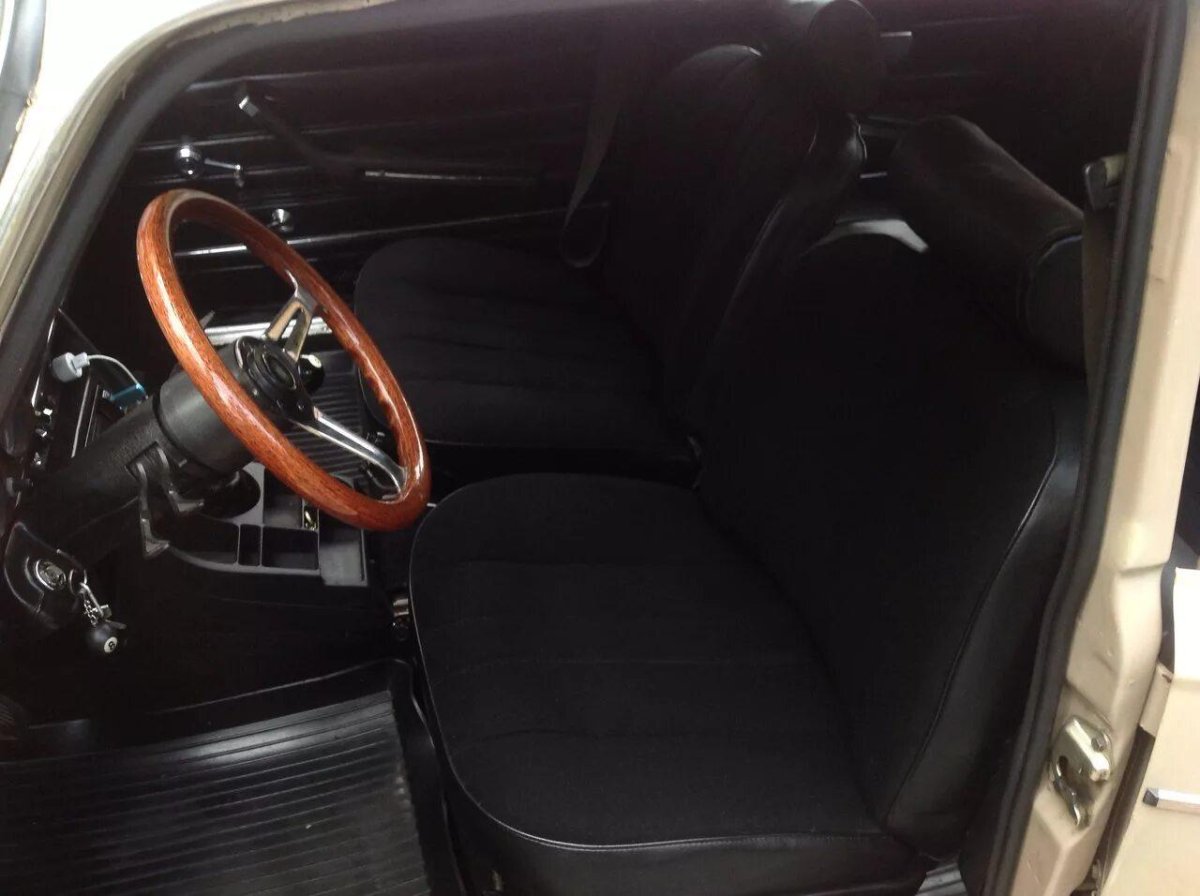 ВАЗ 2106 черный салон