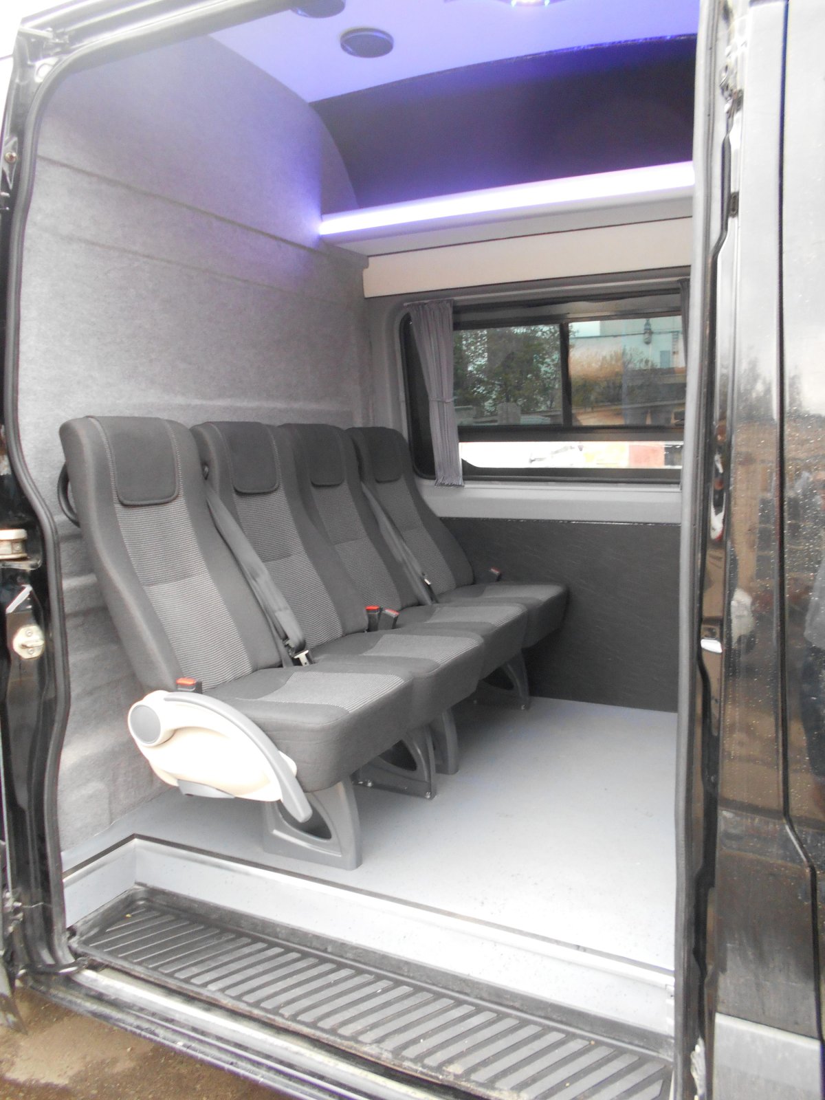 Volkswagen Crafter Грузопассажирский 6 мест