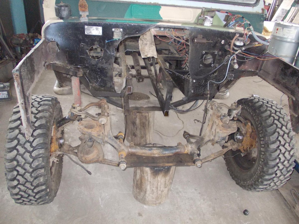 ЛУАЗ-969 на Мостах Нивы