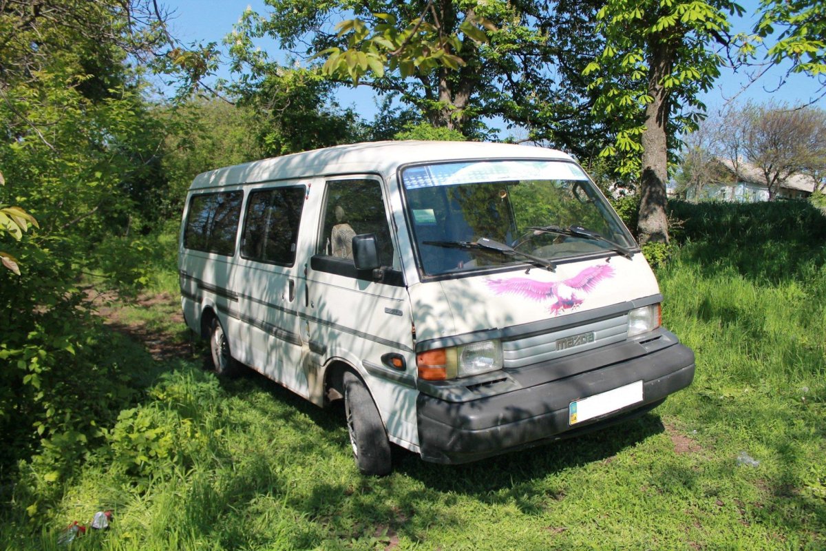 Мазда Бонго е 2200