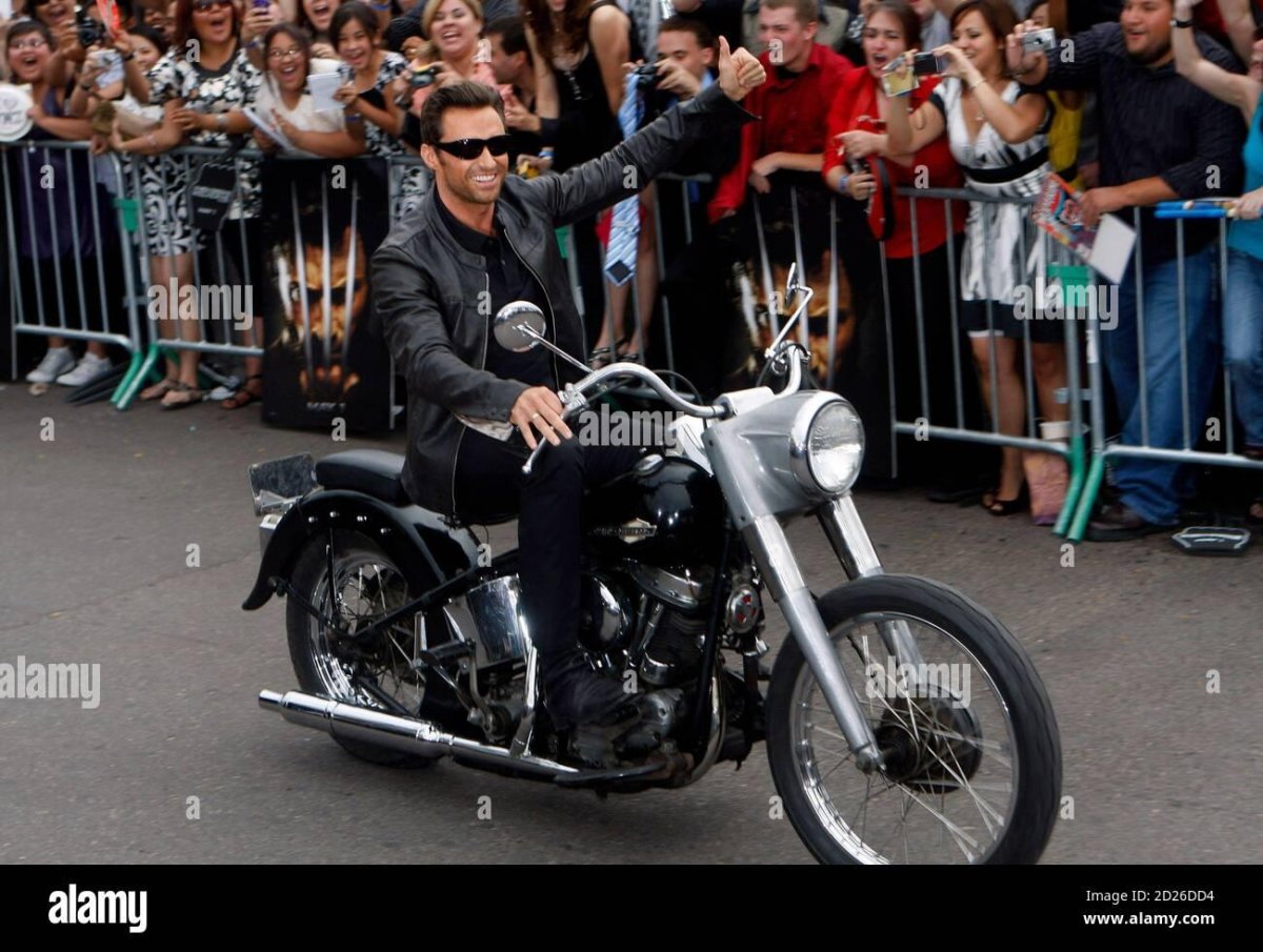 Хью Джекман на мотоцикле