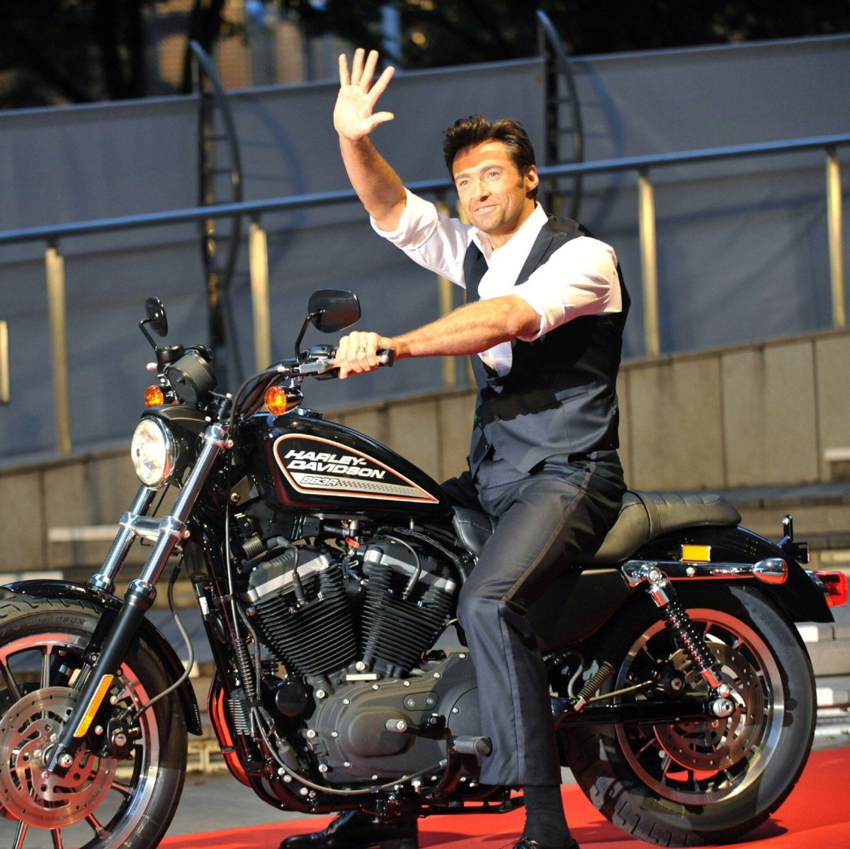 Хью Джекман Росомаха на мотоцикле