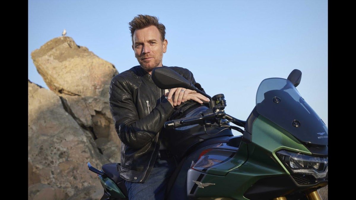 Юэн МАКГРЕГОР на мотоцикле