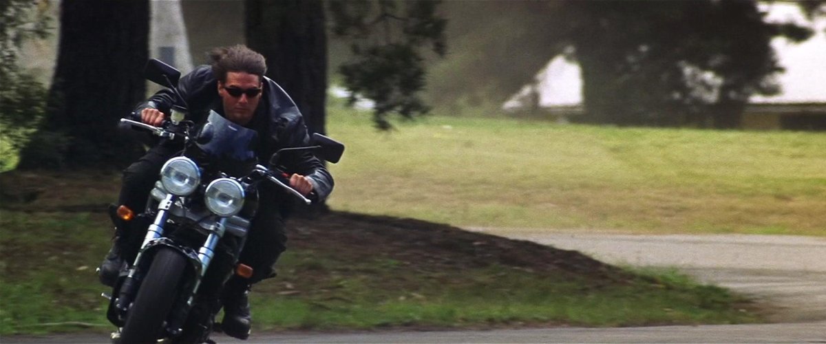 Том Круз на мотоцикле миссия невыполнима 2