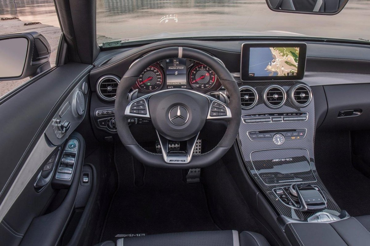 Мерседес-Бенц АМГ 63 салон