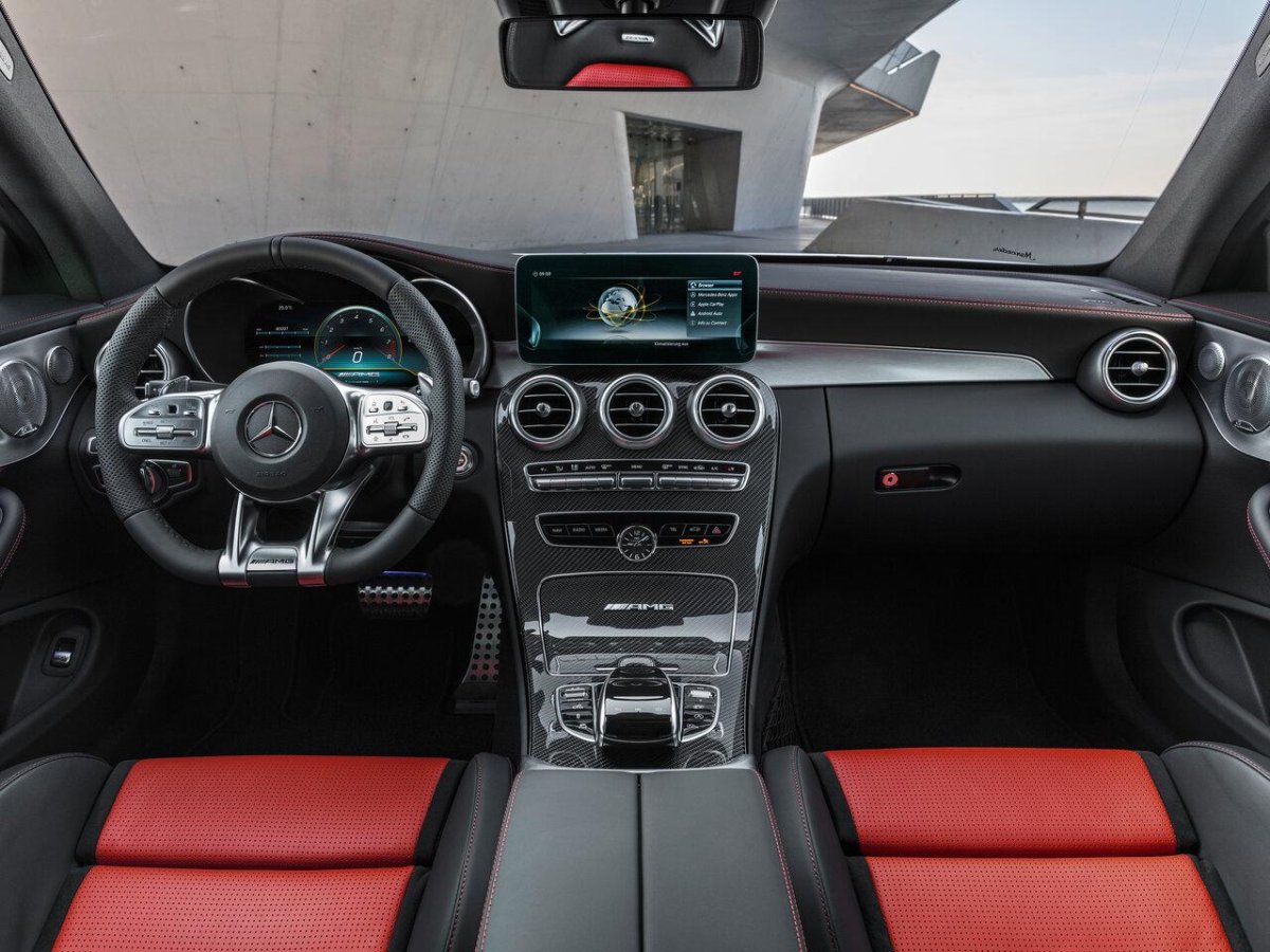 Мерседес-Бенц АМГ 63 салон