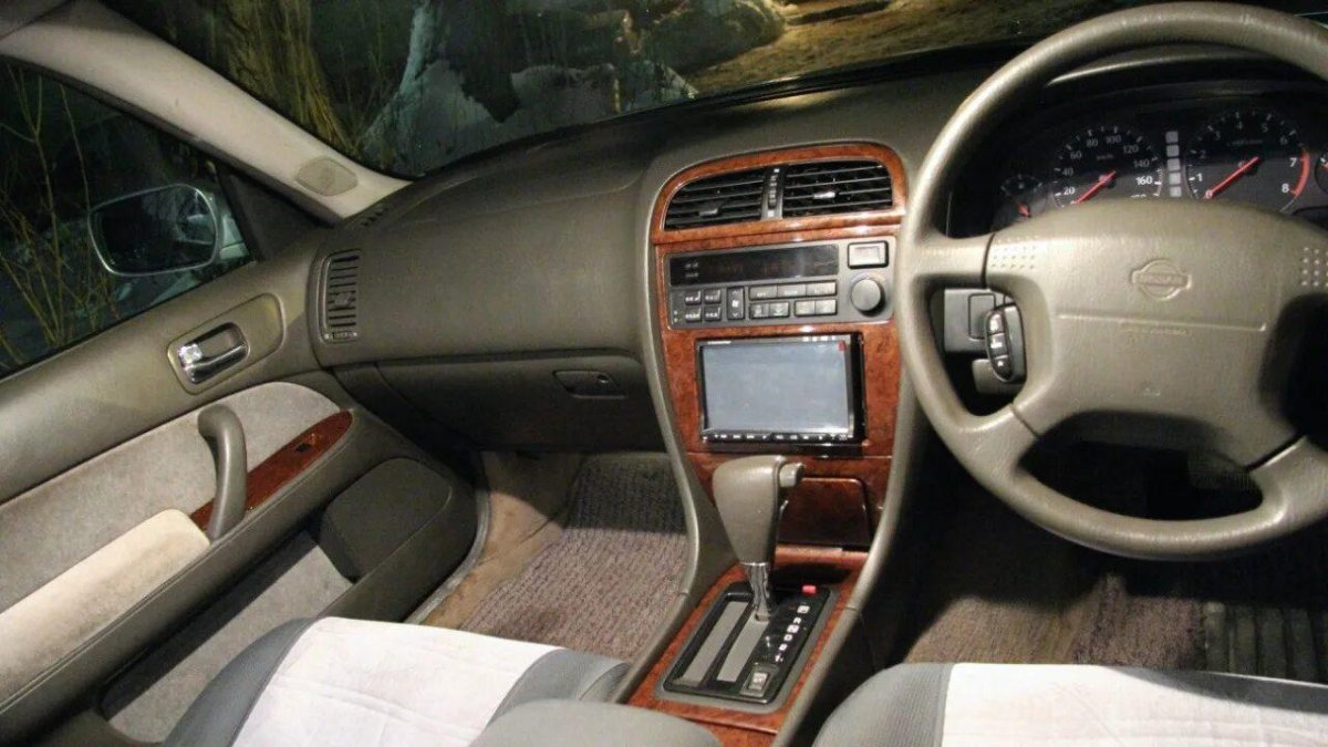 Ниссан Цедрик 2000 салон