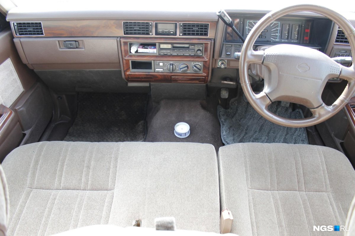 Nissan Cedric 1988 салон