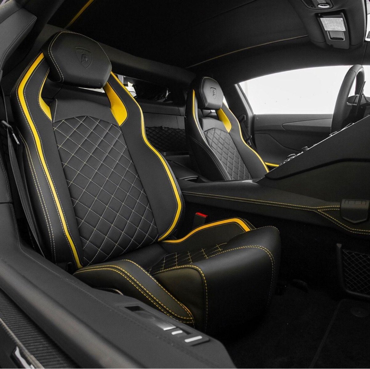 Ламборгини авентадор 2022 салон