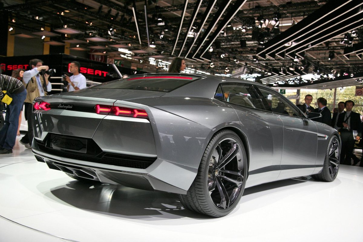 Lamborghini седан estoque