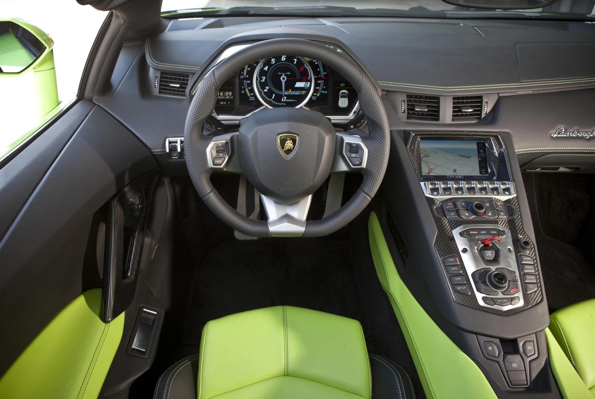 Lamborghini Aventador салон