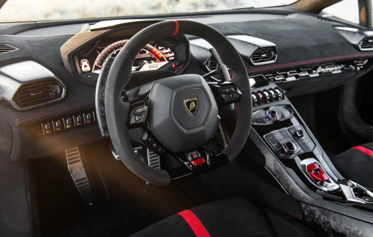 Lamborghini Huracan 2020 салон
