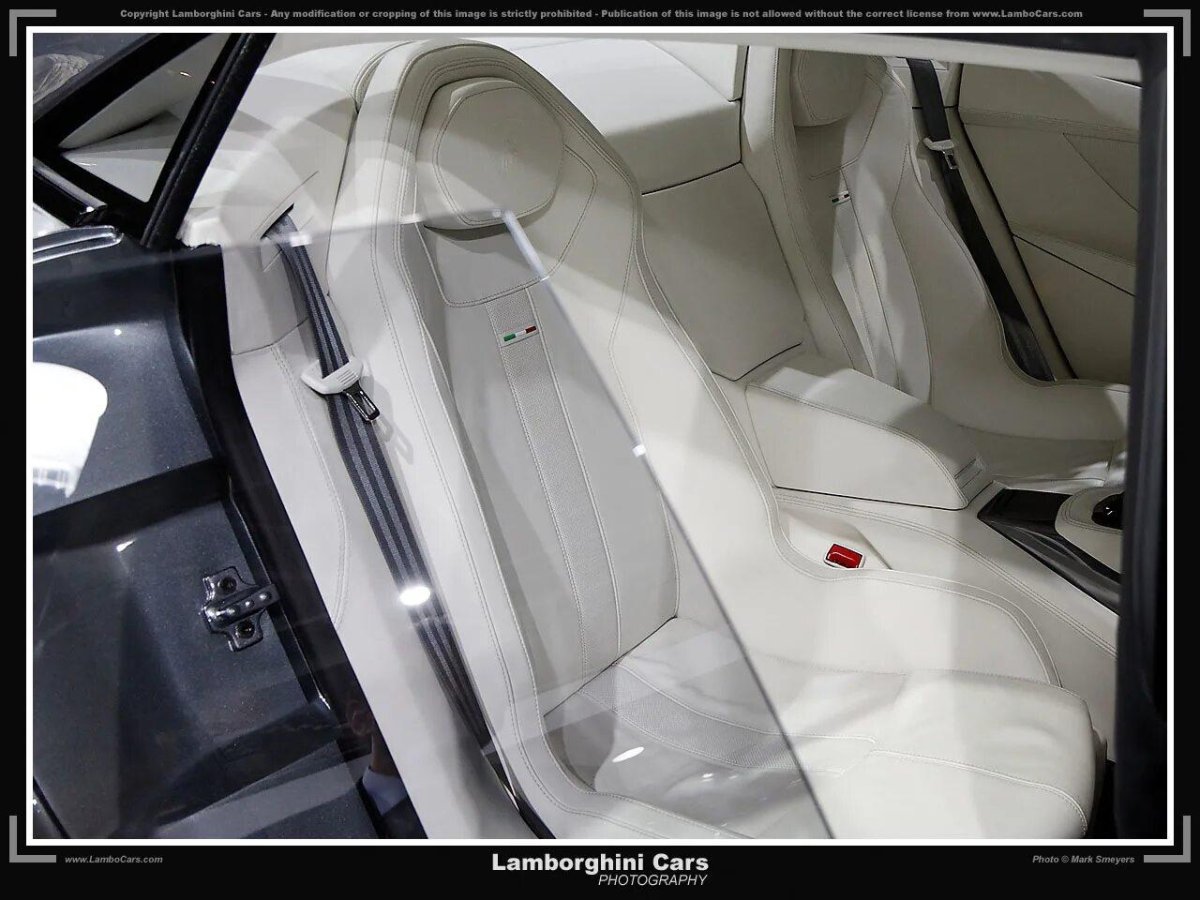 Ламборгини Эсток