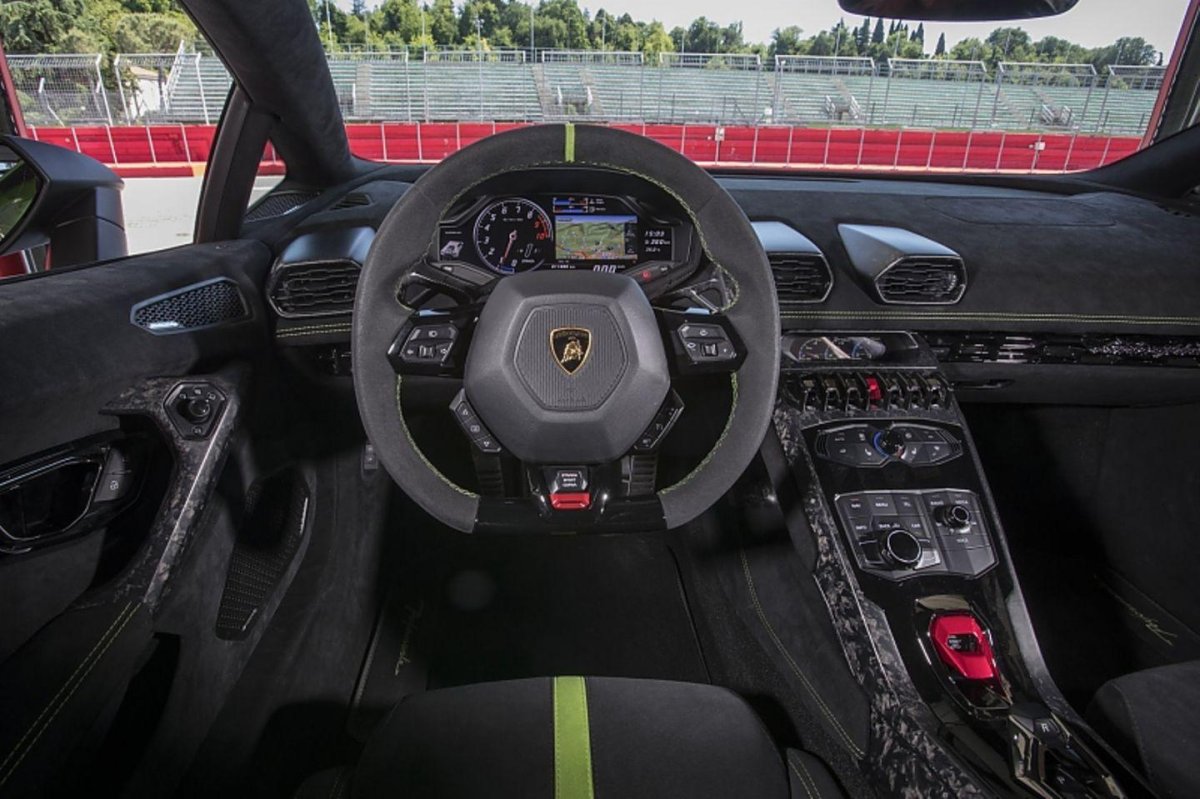 Lamborghini Huracan Performance салон