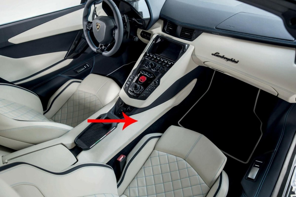 Lamborghini Aventador 2021 салон