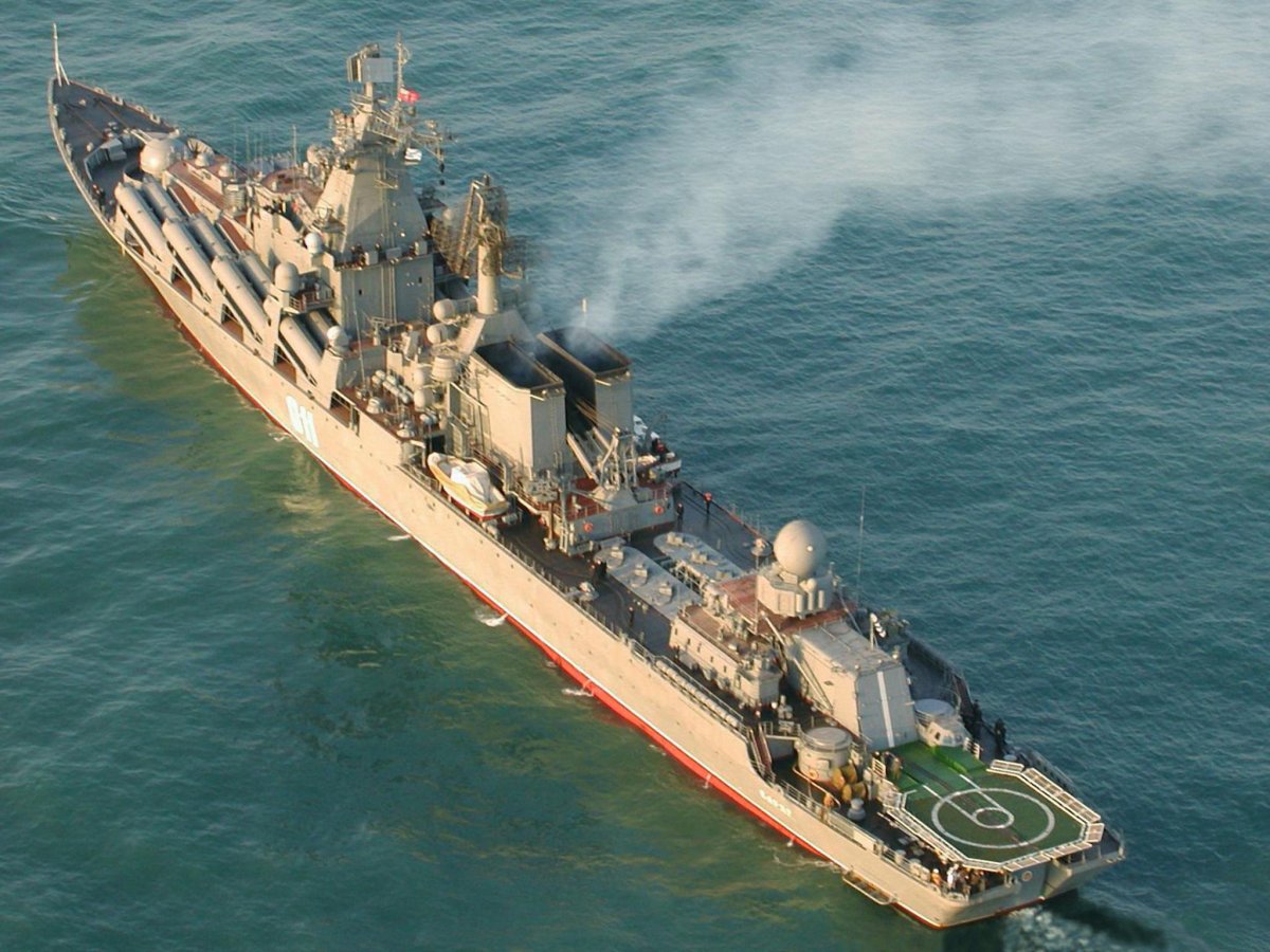 Флагман — Гвардейский ракетный крейсер проекта 1164 «Варяг».