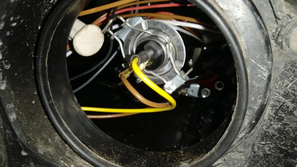 Лампа ближнего света Шевроле Нива