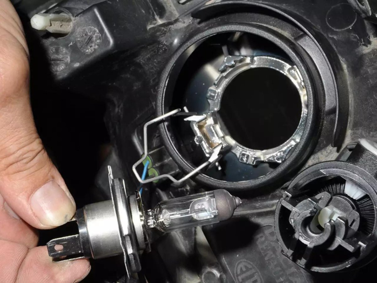 Лампа ближнего света Рено Логан 2