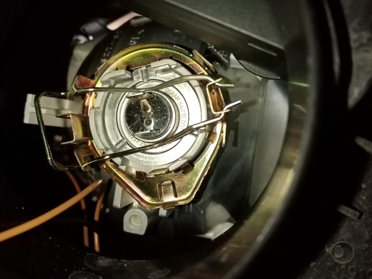 Крепление лампы ближнего света Лада Калина