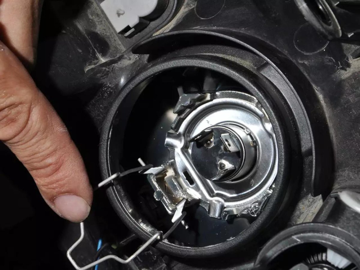 Лампа ближнего света Рено Логан 1