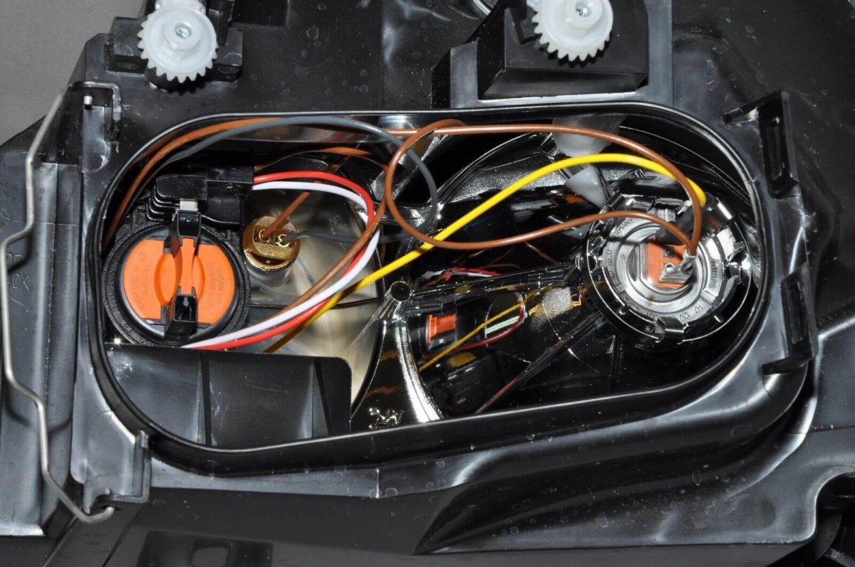 Лампа ближнего света Приора 2