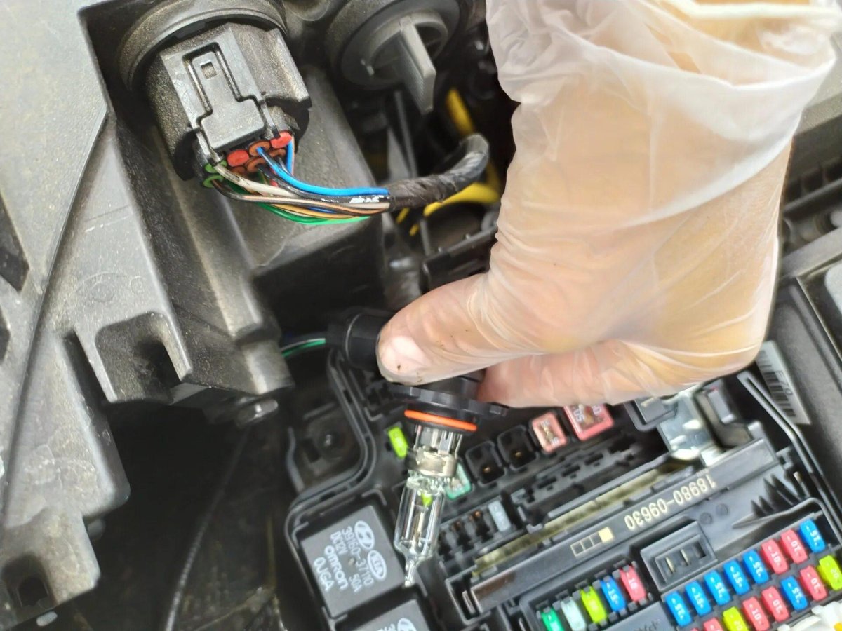 Штекер ближнего света Киа Рио 3