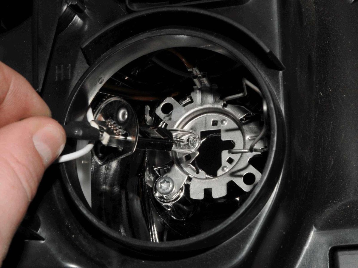 Фиксатор лампы ближнего света Рено Дастер