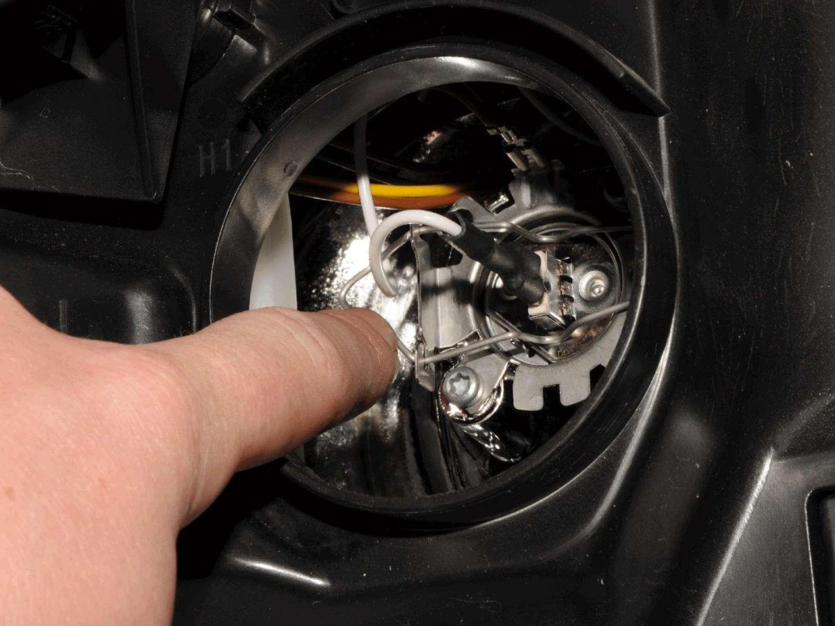 Лампа ближнего света Рено Дастер 2012