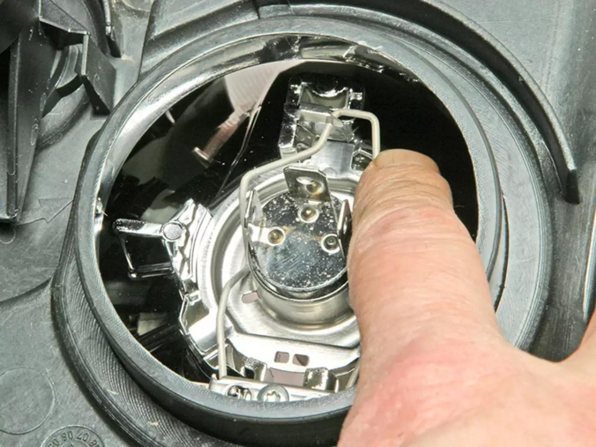 Лампа ближнего света Рено Логан 1