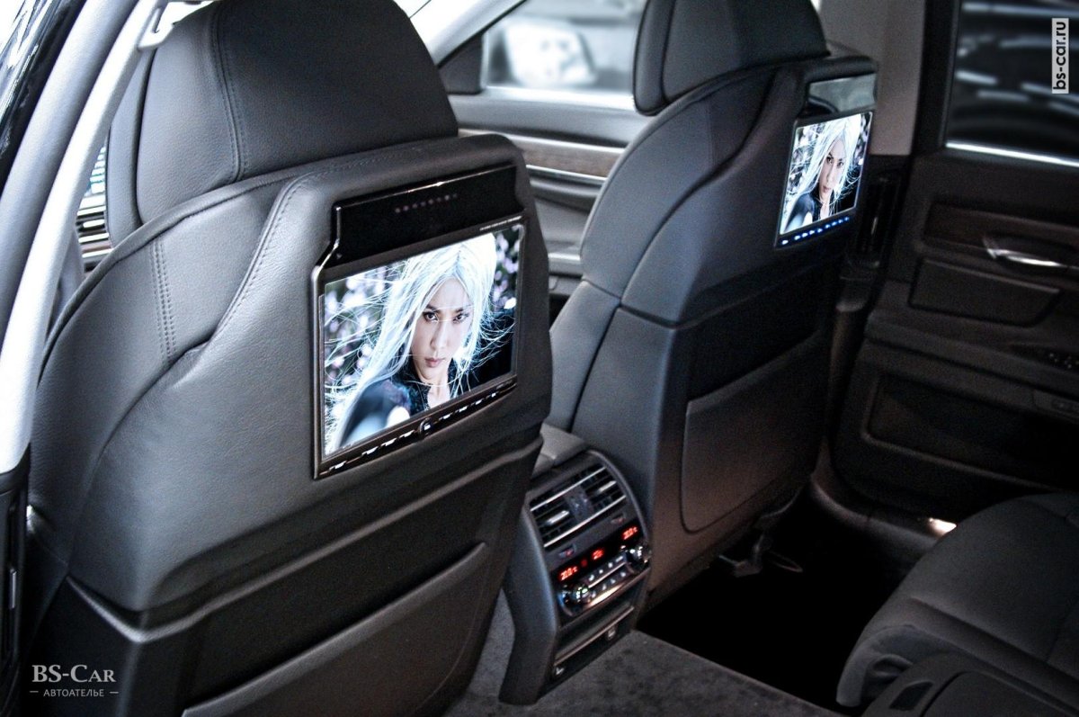 BMW f10.телевизоры в подголовниках