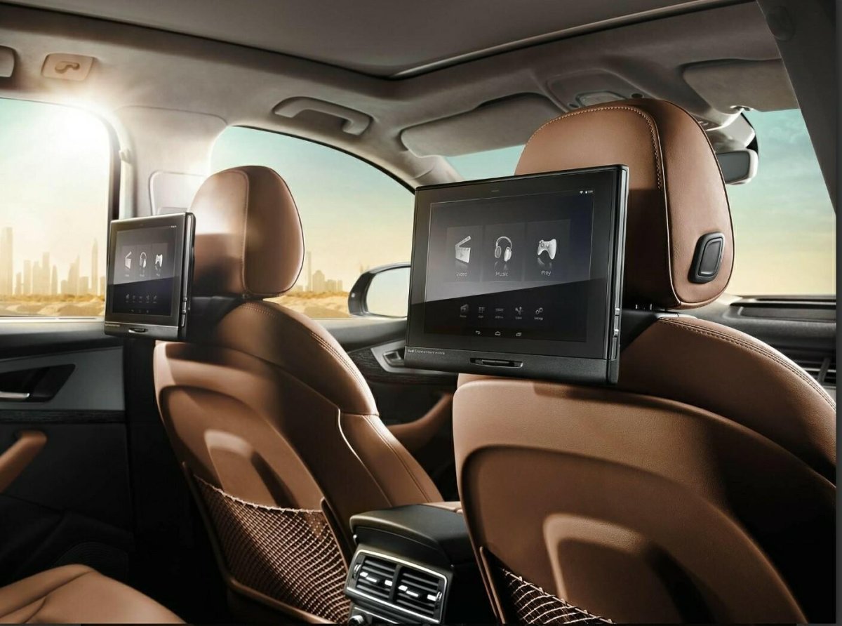 Audi q7 мониторы для задних пассажиров