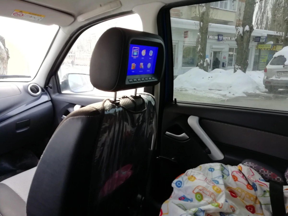 Монитор в подголовник Веста