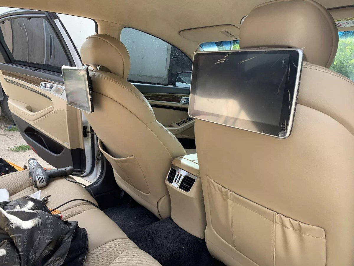 Range Rover 2022 салон сзади