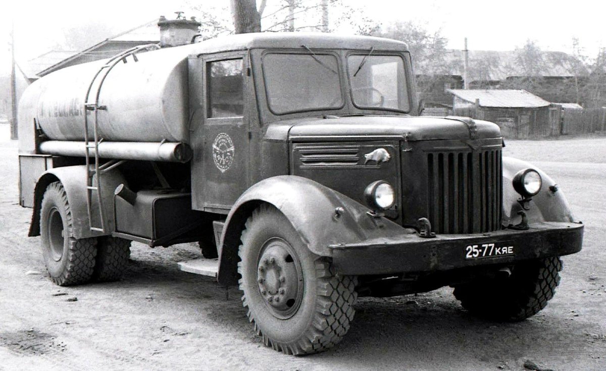 ТЗ-200 на шасси МАЗ-200