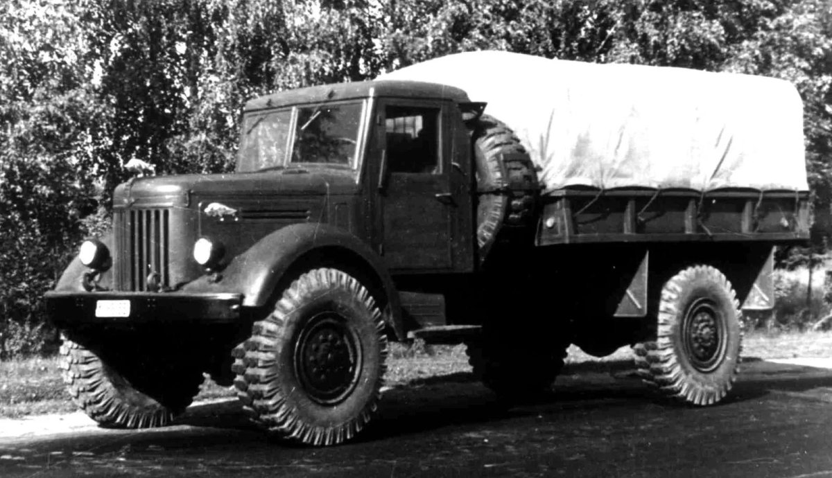 МАЗ 200 армейский