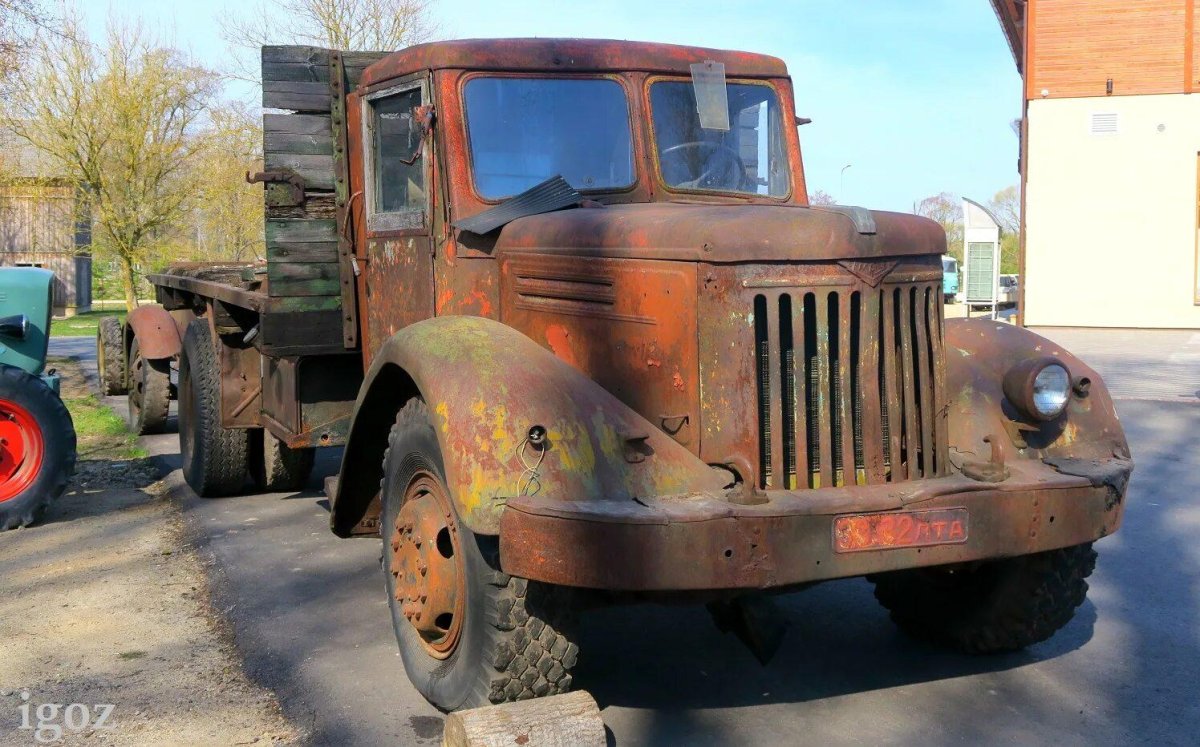 МАЗ-200 автомобиль