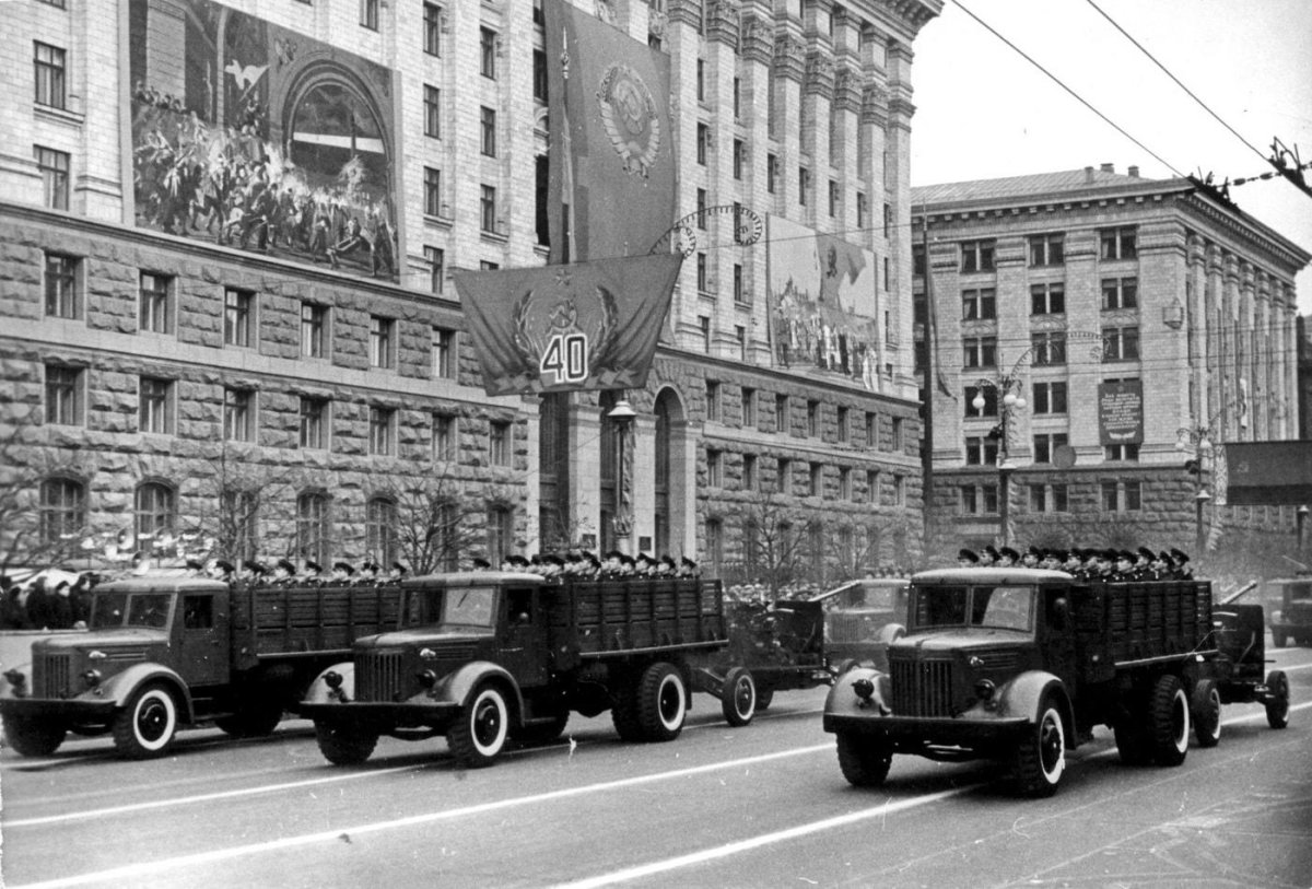 МАЗ 200 военный